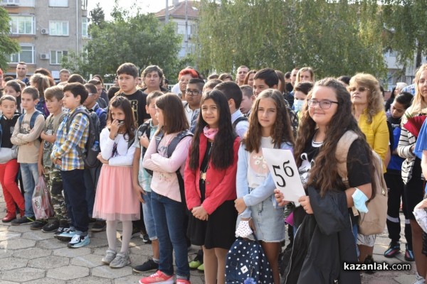 51 ученици днес за първи път прекрачиха прага на ОУ „Свети Паисий Хилендарски“