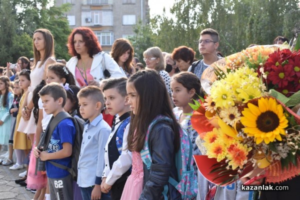 51 ученици днес за първи път прекрачиха прага на ОУ „Свети Паисий Хилендарски“