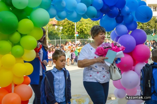 Директорът на ОУ “Георги Кирков“ към първокласниците: Вие сте символът на 15-ти септември