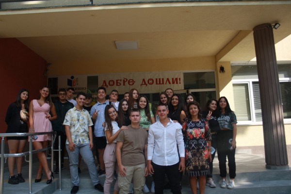 Първият звънец удари в ПГ по лека промишленост и туризъм