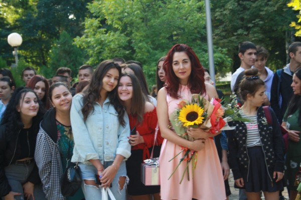 Първият звънец удари в ПГ по лека промишленост и туризъм