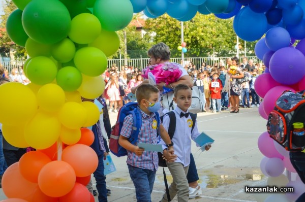 Директорът на ОУ “Георги Кирков“ към първокласниците: Вие сте символът на 15-ти септември