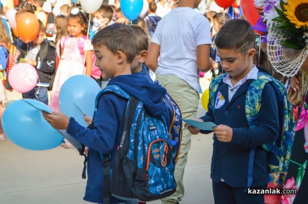 Директорът на ОУ “Георги Кирков“ към първокласниците: Вие сте символът на 15-ти септември