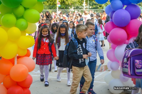 Директорът на ОУ “Георги Кирков“ към първокласниците: Вие сте символът на 15-ти септември