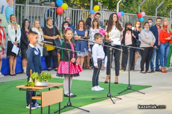 Директорът на ОУ “Георги Кирков“ към първокласниците: Вие сте символът на 15-ти септември