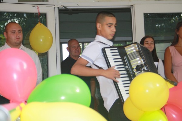 Първият звънец удари в ПГ по лека промишленост и туризъм