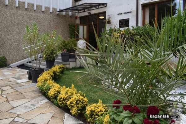 Градината на ЛХМ “Чудомир“ се превърна в сцена на изкуството