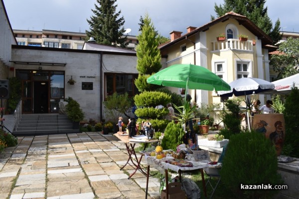 Градината на ЛХМ “Чудомир“ се превърна в сцена на изкуството