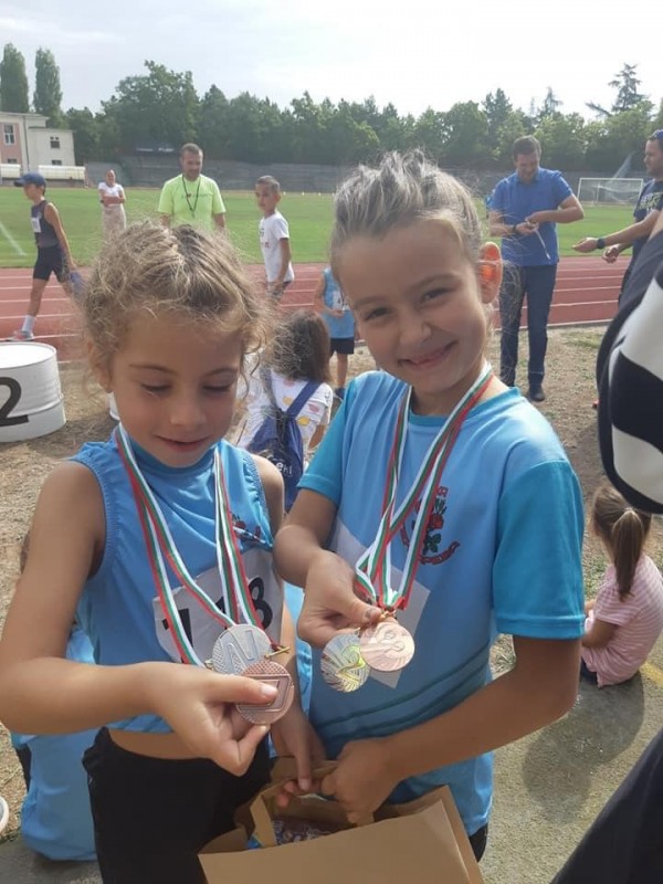 16 медала грабнаха лекоатлетите ни от турнир в Хасково