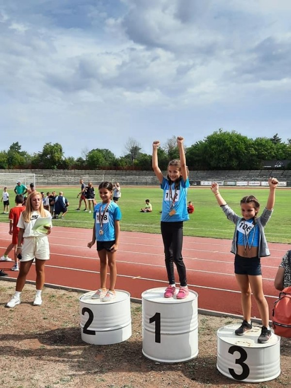 16 медала грабнаха лекоатлетите ни от турнир в Хасково