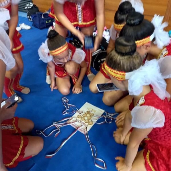 Държавното първенство “Гимнастрада“ донесе медали на казанлъшките гимнастички