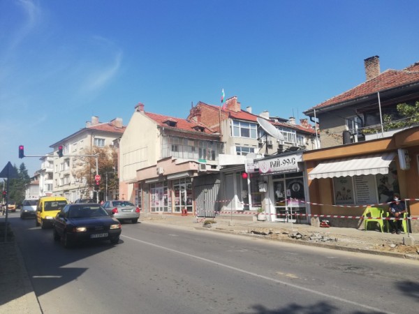 Утре за два часа част от кръстовището на ул.“Христо Ботев“ и бул.“23 Пехотен Шипченски полк“ ще остане затворен и в двете посоки