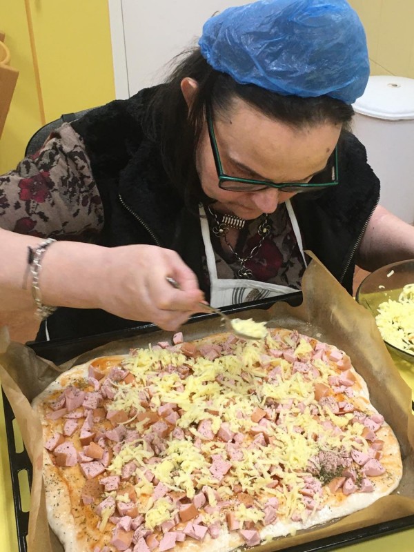 Кулинарите в дневния център приготвиха вкусна пица