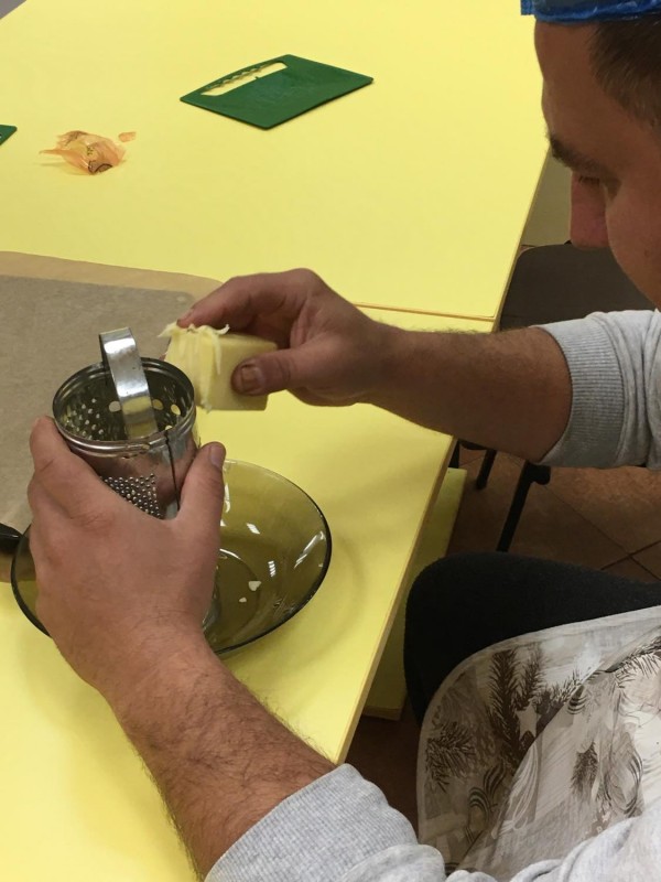 Кулинарите в дневния център приготвиха вкусна пица