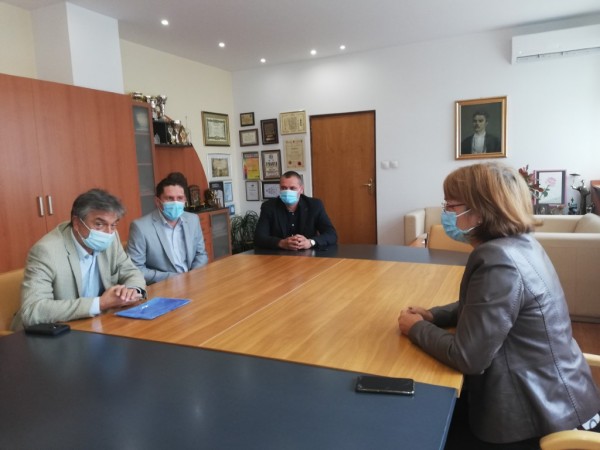 Ротари и Кметът на Казанлък: Заедно да свършим качествени и устойчиви инициативи