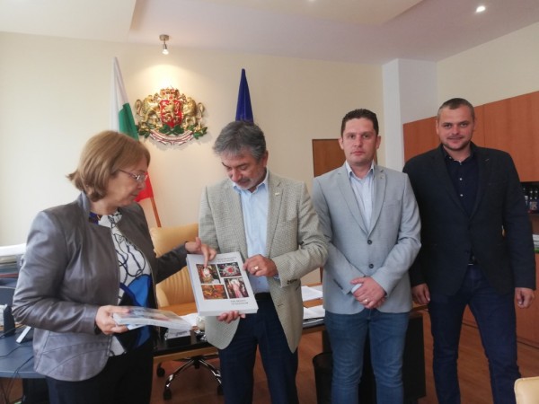 Ротари и Кметът на Казанлък: Заедно да свършим качествени и устойчиви инициативи