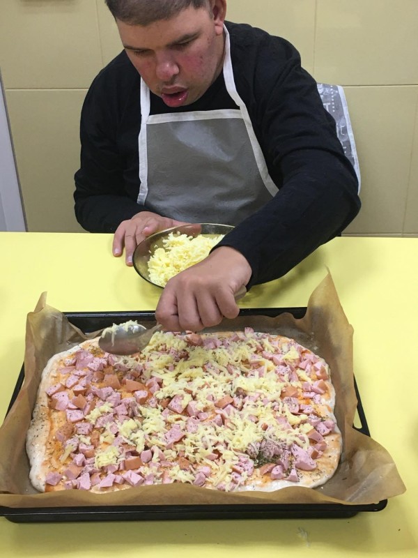 Кулинарите в дневния център приготвиха вкусна пица