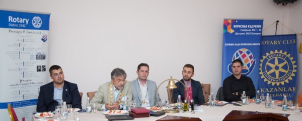 Ротарианци споделиха опит с младежи