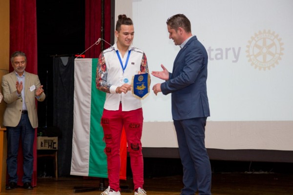 Ротарианци споделиха опит с младежи