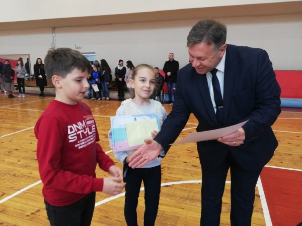 Кметът на Казанлък отличи 27 казанлъшки спортисти