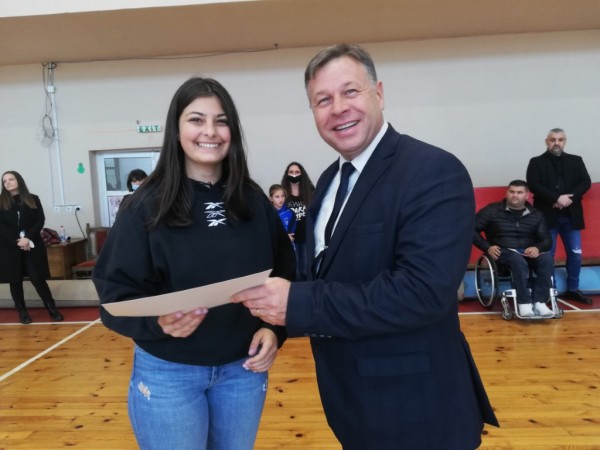 Кметът на Казанлък отличи 27 казанлъшки спортисти