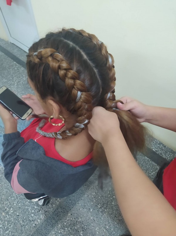 Фризьорите на ПГ “Акад. П. Стайнов“ получиха сертификати за обучение в Лисабон