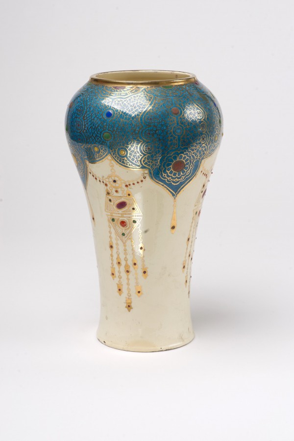 Изложба в Музея на розата разкрива магията на керамиката 