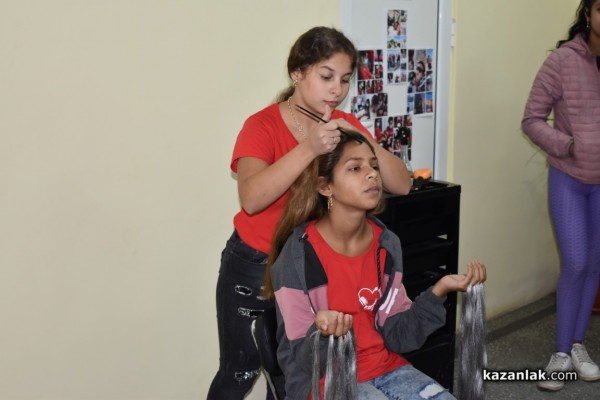 Фризьорите на ПГ “Акад. П. Стайнов“ получиха сертификати за обучение в Лисабон