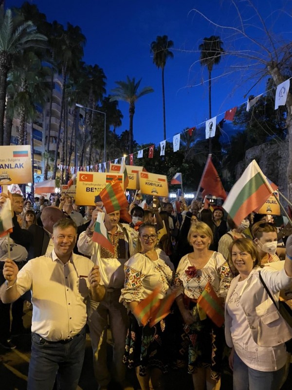 Фестивалът на стария град в Кайледжи посрещна делегация от Казанлък