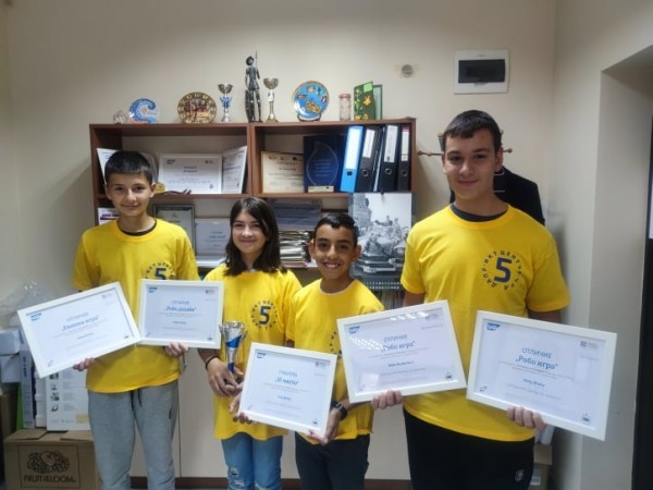 Казанлъшките отбори VickyBrycky и RoboBurborko2 получиха купа и много сертификати