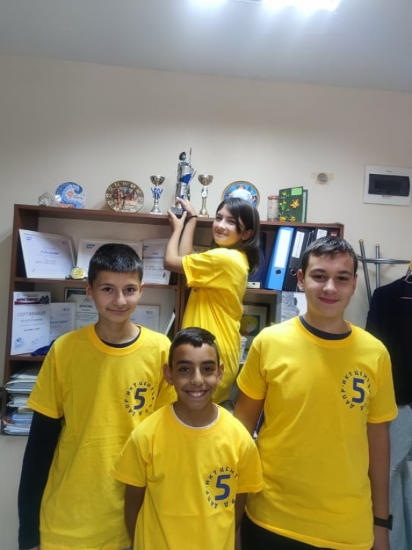 Казанлъшките отбори VickyBrycky и RoboBurborko2 получиха купа и много сертификати