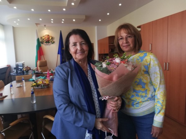 Кметът на Казанлък към Н. Пр. Латифа Беназза: Благодаря за изпълнения със смисъл ваш мандат като посланик на Алжир!