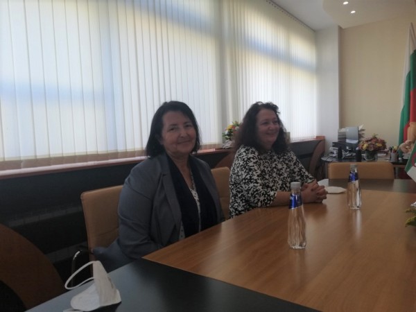 Кметът на Казанлък към Н. Пр. Латифа Беназза: Благодаря за изпълнения със смисъл ваш мандат като посланик на Алжир!