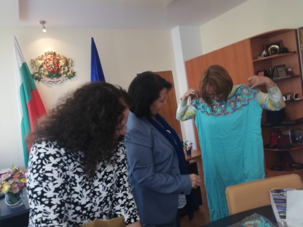 Кметът на Казанлък към Н. Пр. Латифа Беназза: Благодаря за изпълнения със смисъл ваш мандат като посланик на Алжир!