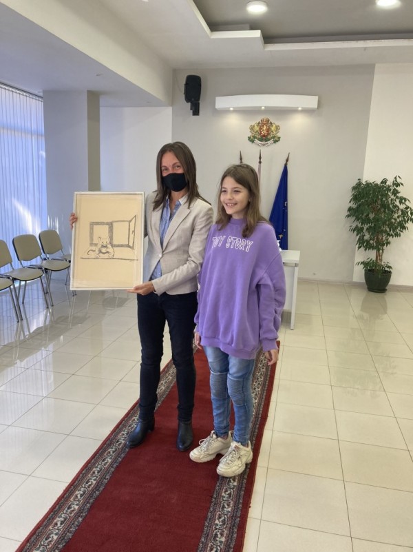 Седем деца получиха едногодишна стипендия от Община Казанлък за постигнати високи резултати