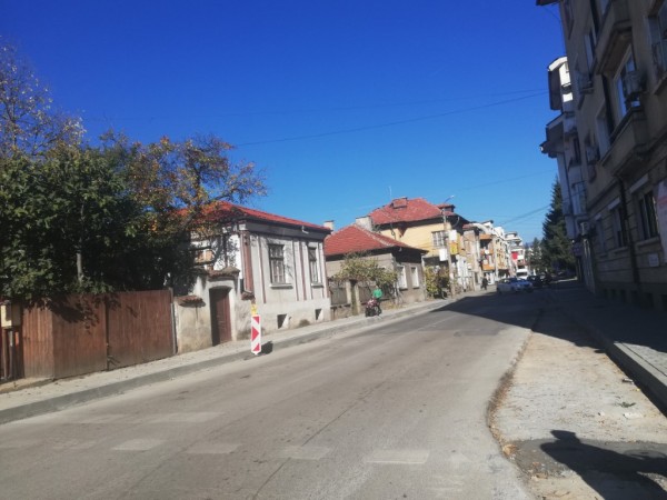 Удължава се временната организация на движението на МПС по централните улици и булеварди в Казанлък