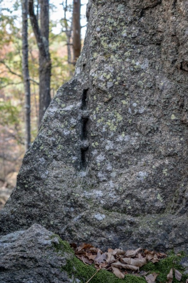 Казанлъчани разчистват достъпа до мегалитен комплекс “Яйцето“. Търсят помагачи