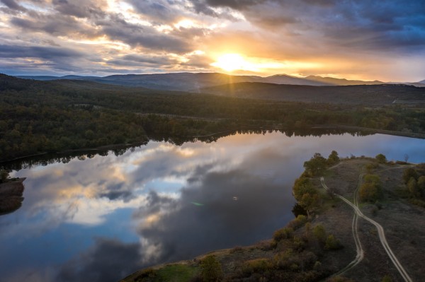 Казанлъчани разчистват достъпа до мегалитен комплекс “Яйцето“. Търсят помагачи