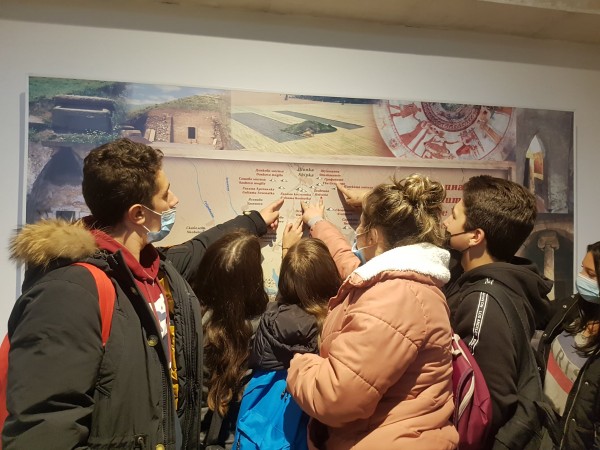 Културните институции като образователна среда ще опознават учениците на ПГЛПТ