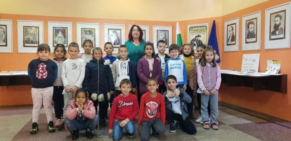 ОУ “Георги Кирков“ става на 61 години на днешния празник