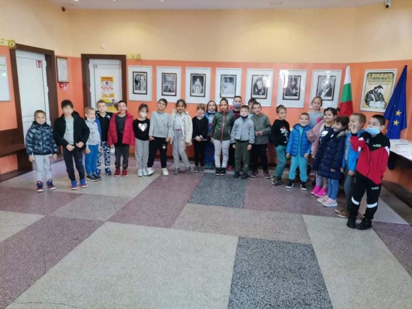 ОУ “Георги Кирков“ става на 61 години на днешния празник