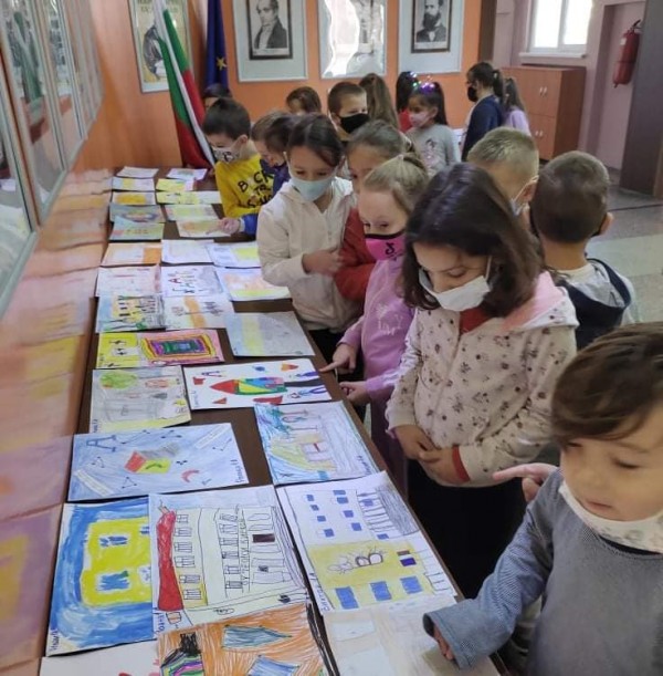 ОУ “Георги Кирков“ става на 61 години на днешния празник