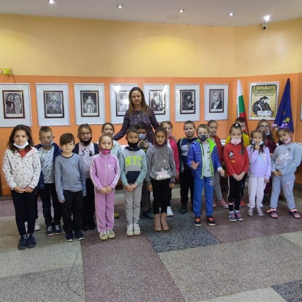 ОУ “Георги Кирков“ става на 61 години на днешния празник