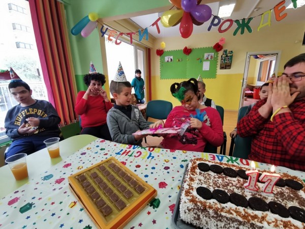 Не един, а два рождени дни отпразнуваха в дневния център „Работилница за мечти“