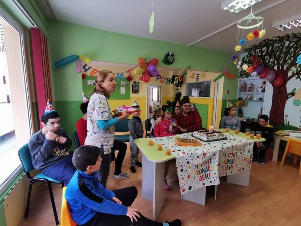 Не един, а два рождени дни отпразнуваха в дневния център „Работилница за мечти“