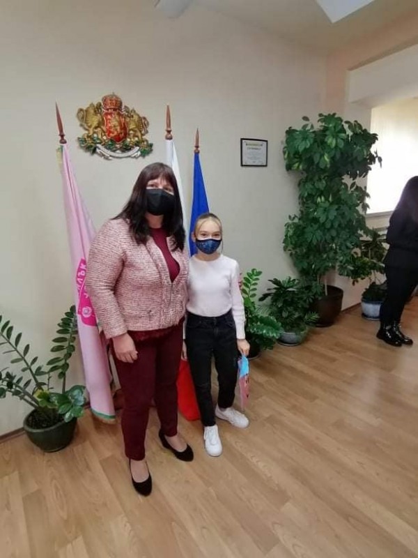 Наградиха малките художници от конкурса „Моето семейство“