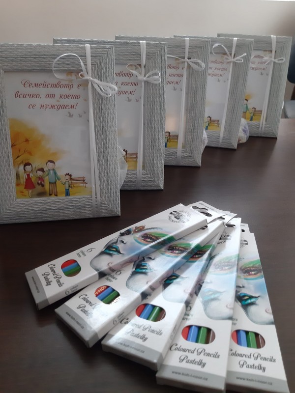 Наградиха малките художници от конкурса „Моето семейство“