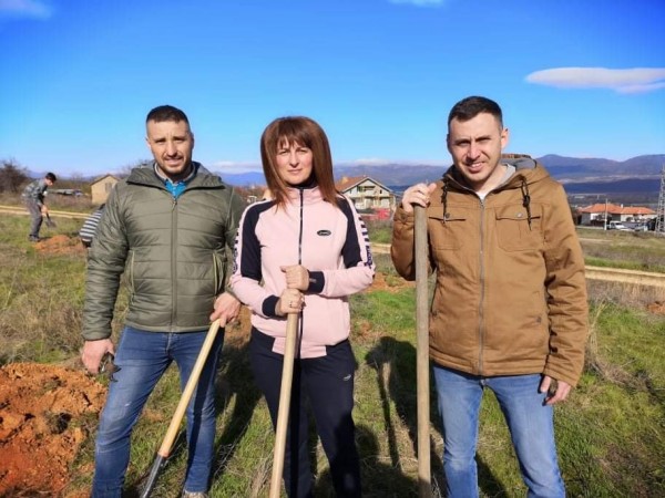 И най-малките се включиха в залесяването в Розово