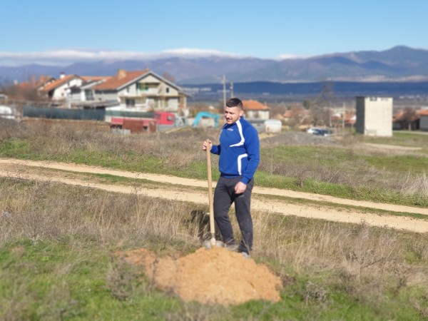 И най-малките се включиха в залесяването в Розово