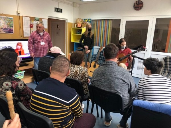 Мини концерт си спретнаха в дневния център “Работилница за мечти“